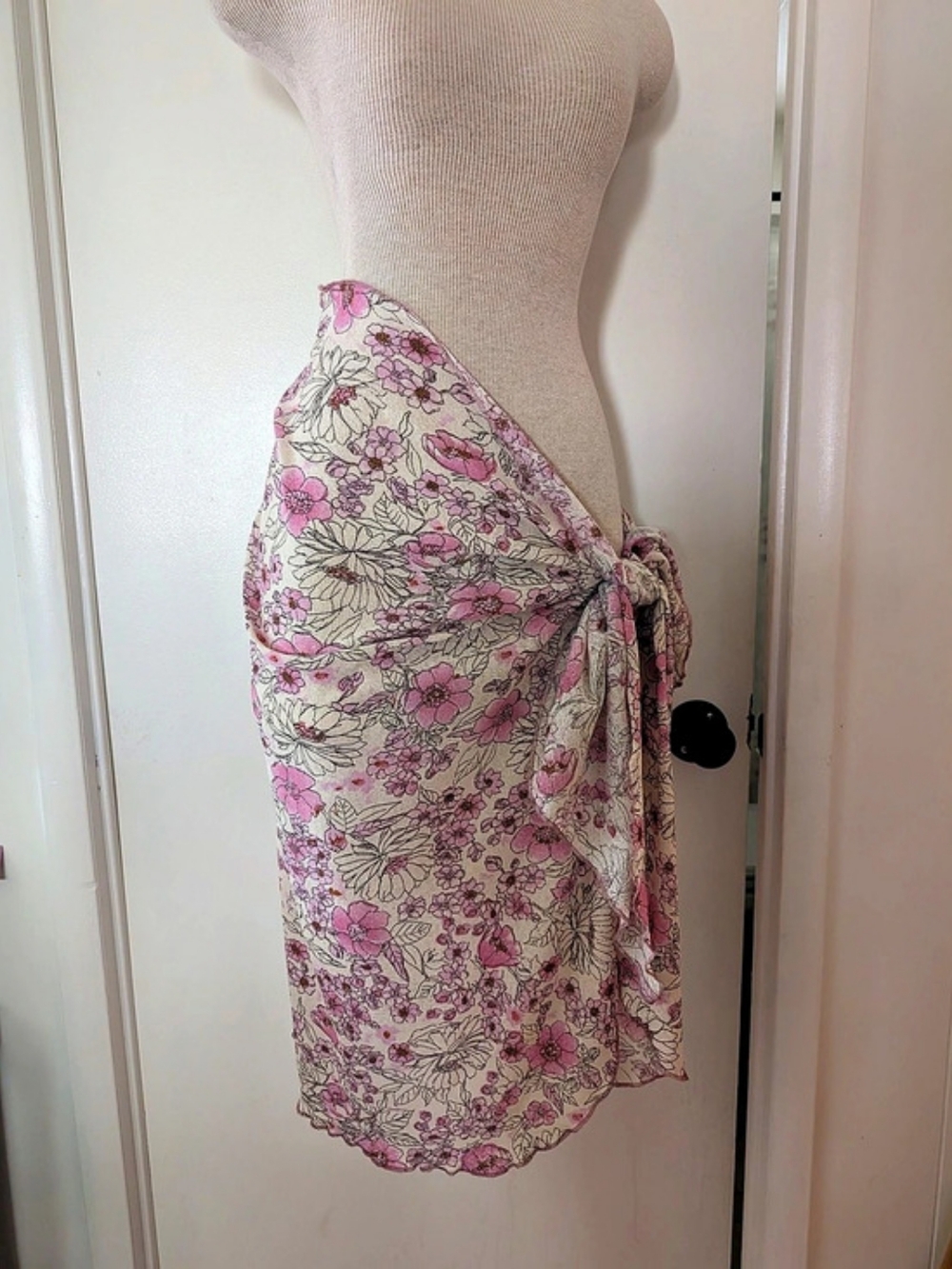 Floral Pink & White Sarong
